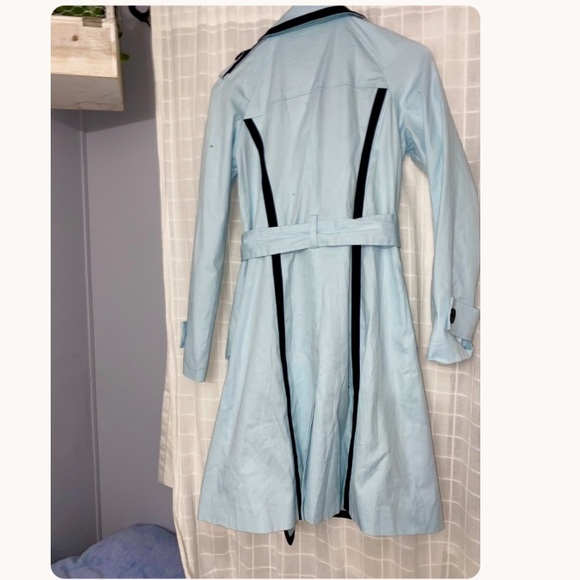 Light blue trench coat with navy blue details - Picture 2 of 4